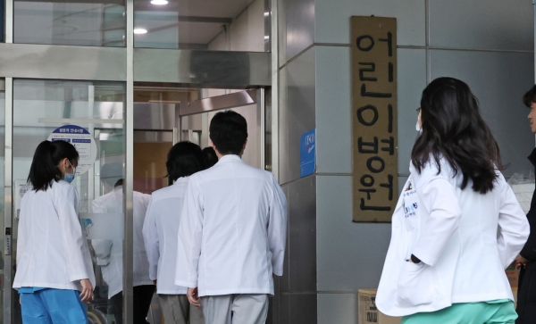 서울대병원 소아 투석 의사 전원 사직서…환자들에