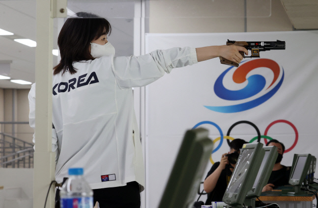 김민정, 25m 권총 은메달 획득…사격 첫 메달[2020도쿄] : 네이트뉴스